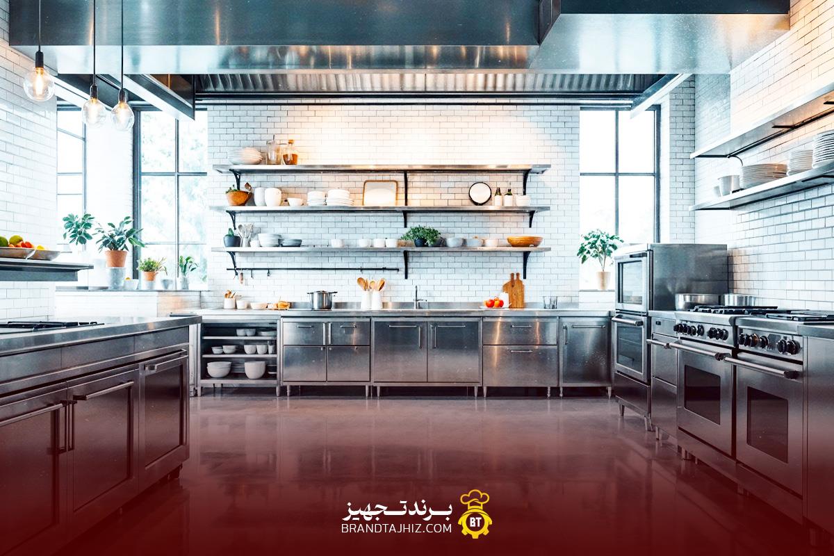 آشپزخانه صنعتی مدرن و استیل